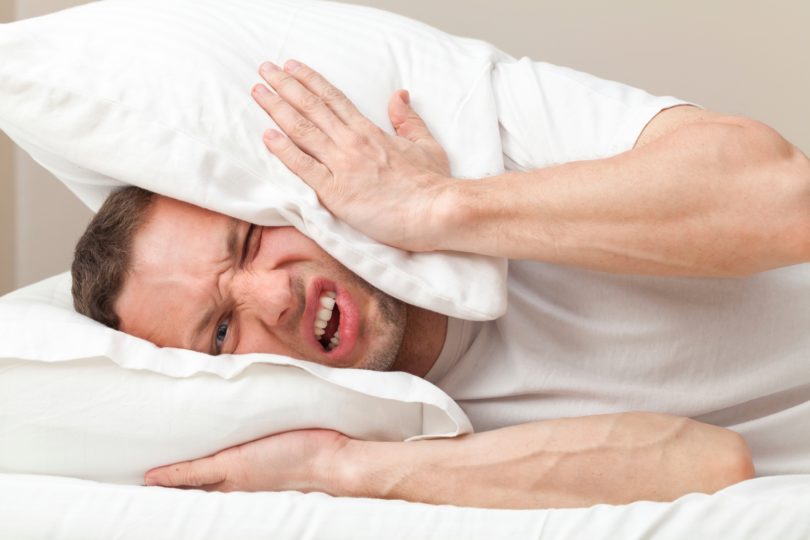 دلیل نفس کشیدن با صدای بلند در خواب چیست؟